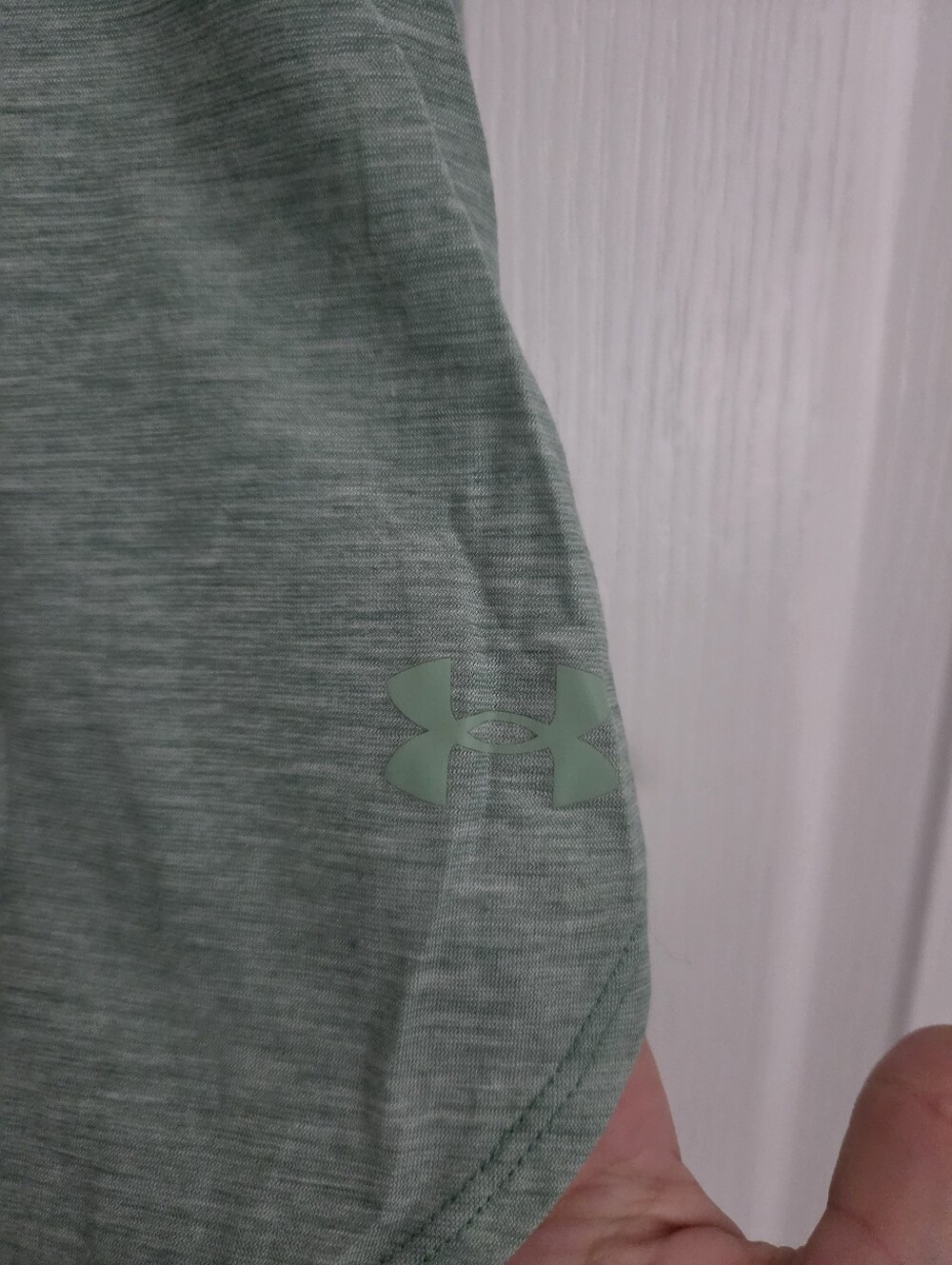 Under Armour Top - Picture 3 of 3
